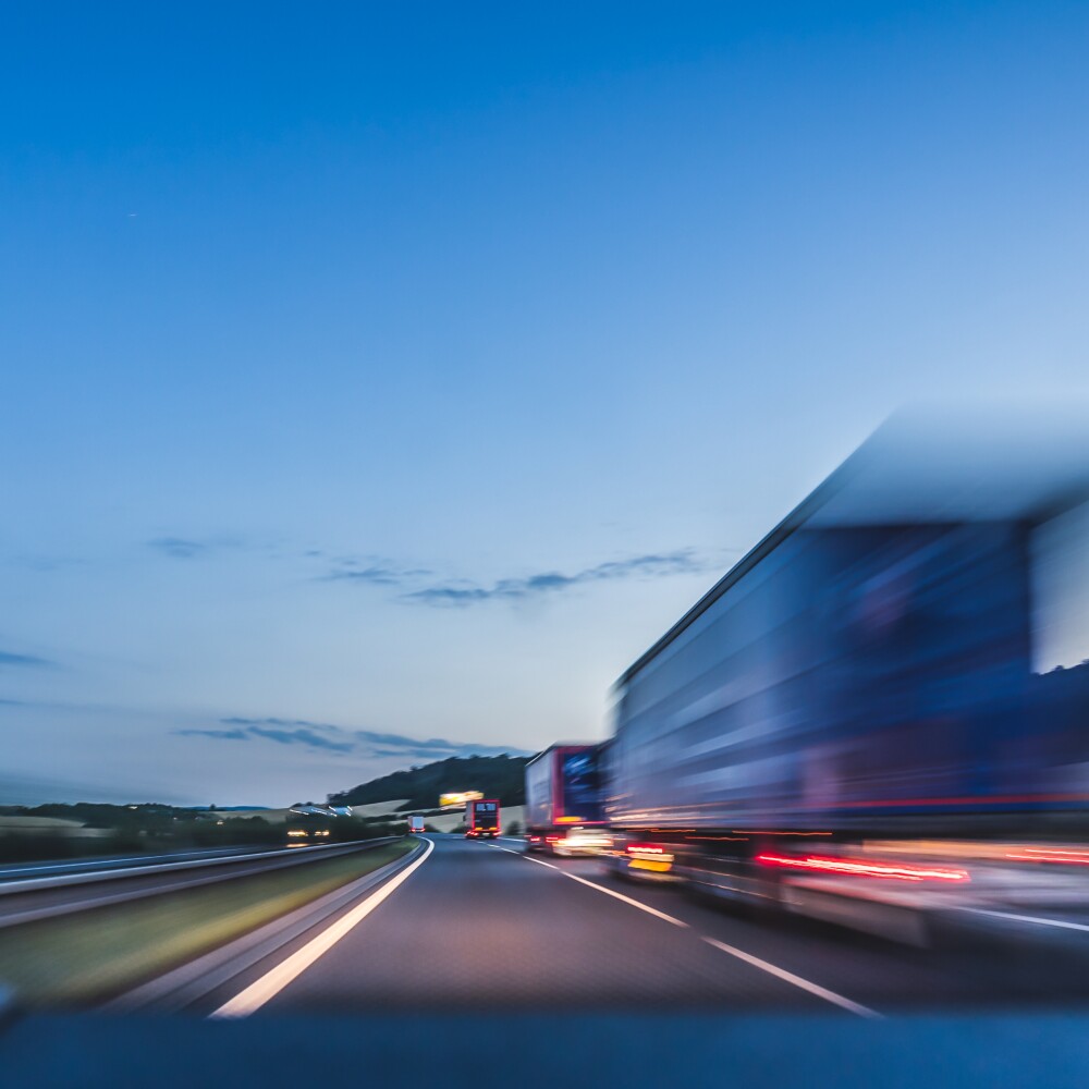 blurry amazon prime trailer on highway.jpeg