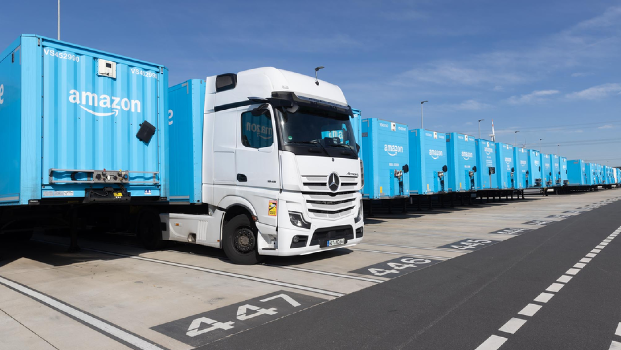 Loading Area Amazon Hauling Spot Freight with Amazon Relay - Amazon Relay UK