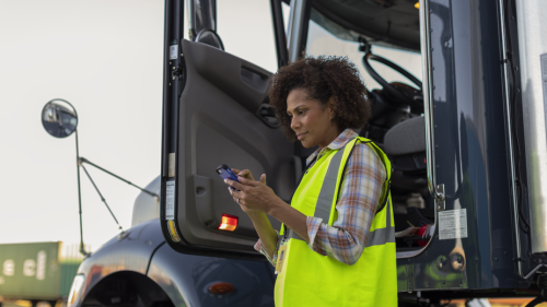truck-driver-on-phone.png