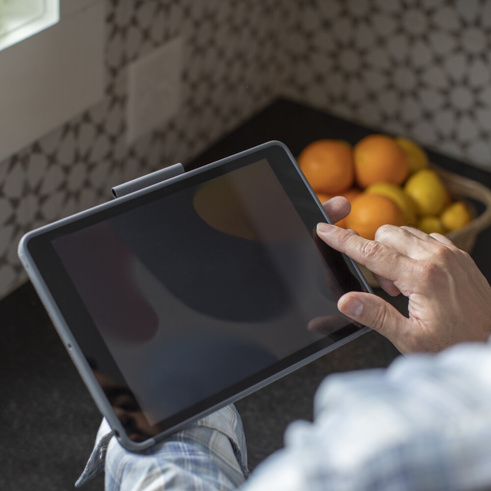 man using tablet to book trucking contracts on amazon relay
